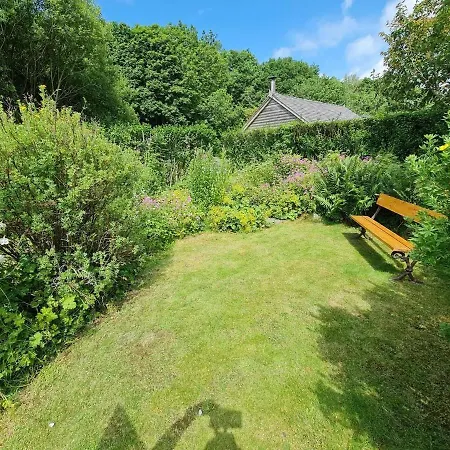 A Cosy Three Bedroomed Cottage In Leafy Embleton *