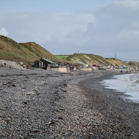 A Cosy Three Bedroomed Cottage In Leafy Embleton *