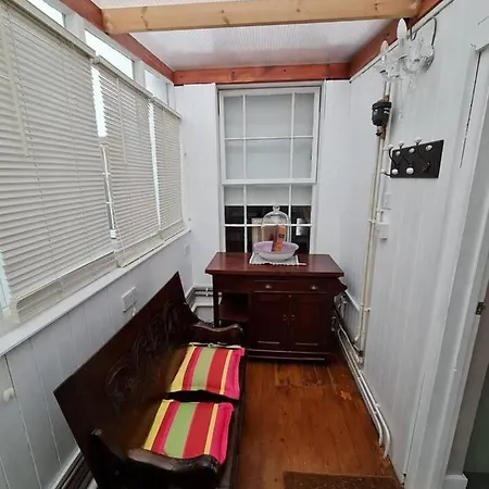 A Cosy Three Bedroomed Cottage In Leafy Embleton