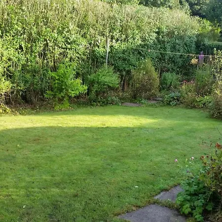 A Cosy Three Bedroomed Cottage In Leafy Embleton *