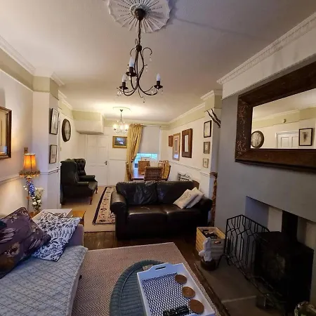 A Cosy Three Bedroomed Cottage In Leafy Embleton Nyaraló *